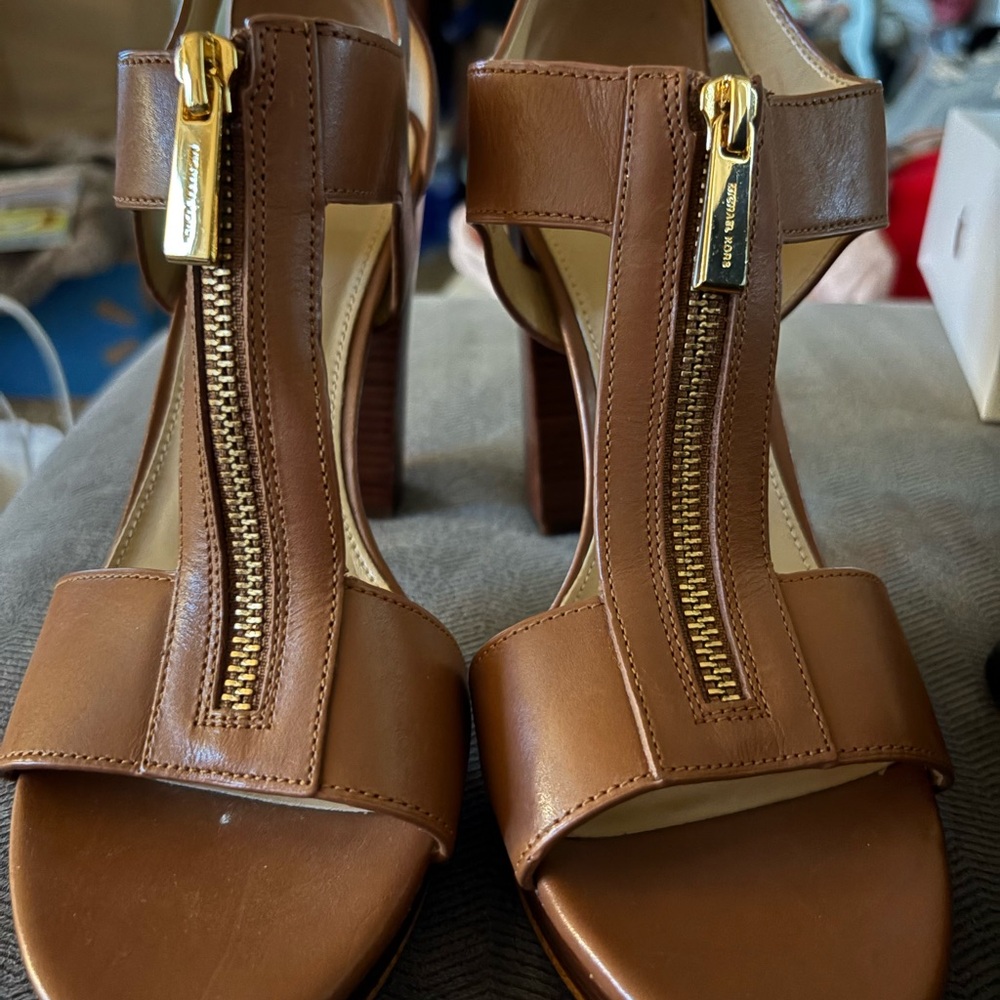 Micheal Kors brown heel size 8